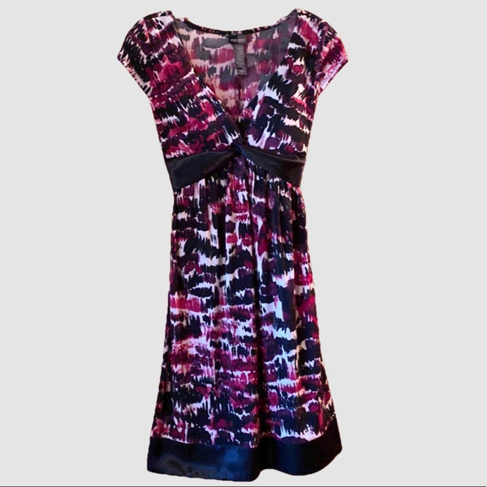 Bisou Bisou Cap Sleeve V-Neck Pink Black White Abstract Print Empire Waist Dress